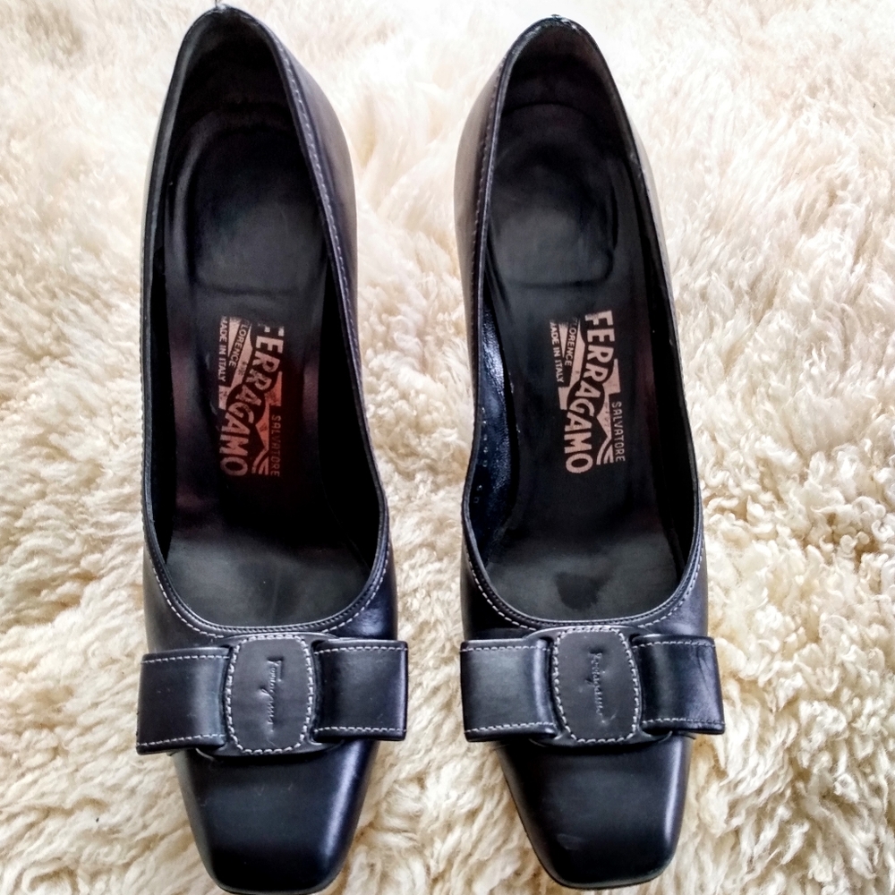 Ferragamo Signature Leather Bow Pumps